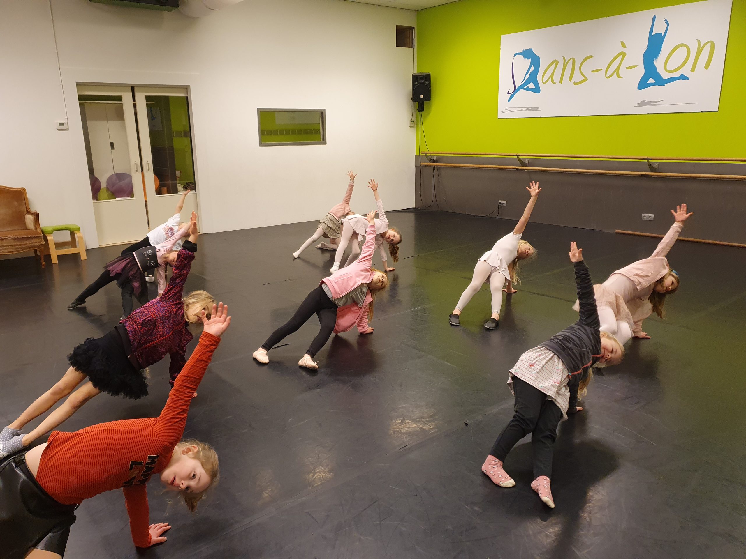 Kids Dance 1 les bij Dans-à-Lon in Best 